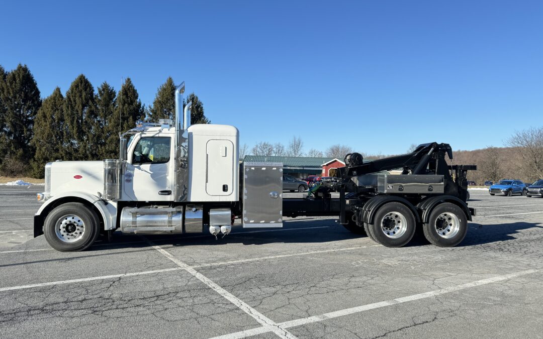 #N-3884: 2025 Peterbilt 589 sleeper w Holmes DTU Tow Truck